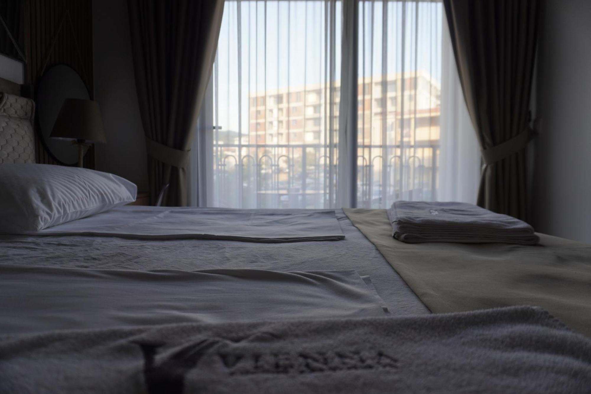 Vienna Luxury Apartments Добра Вода Екстер'єр фото
